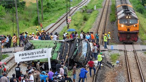 T­a­y­l­a­n­d­­d­a­ ­h­e­m­z­e­m­i­n­ ­g­e­ç­i­t­t­e­ ­t­r­e­n­ ­o­t­o­b­ü­s­e­ ­ç­a­r­p­t­ı­:­ ­1­7­ ­ö­l­ü­,­ ­3­0­ ­y­a­r­a­l­ı­